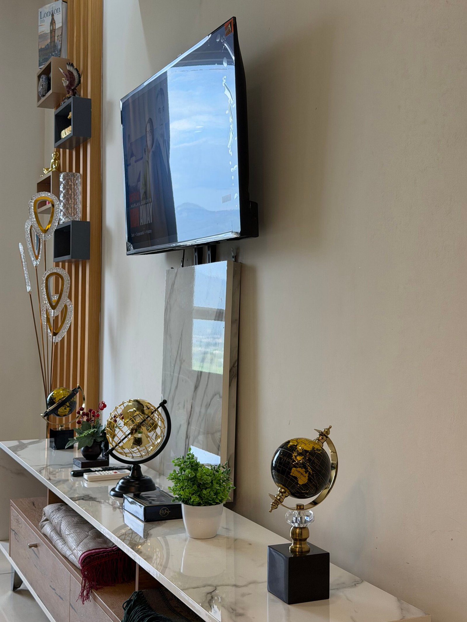 Serviced studio apartment opposite Centaurus Mall